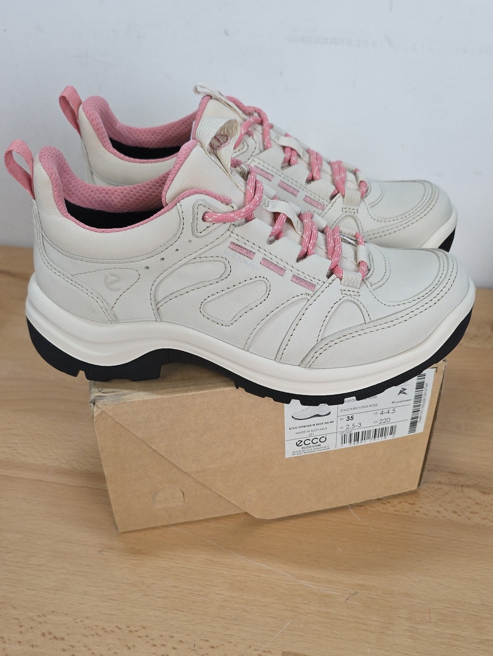 ECCO Women's Cream & Pink Casual Walking Sneakers 4 To 4.5
